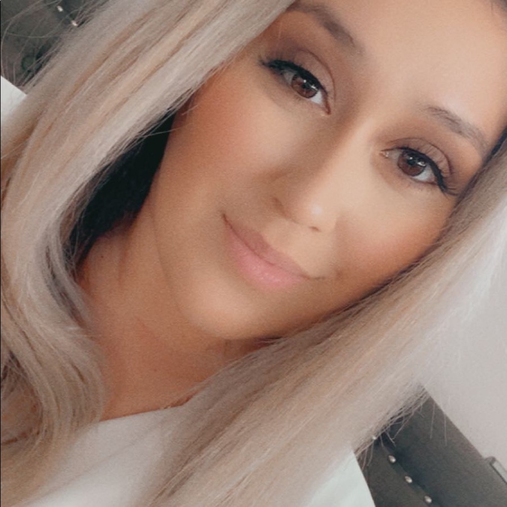 Meet your Posher, Ashley